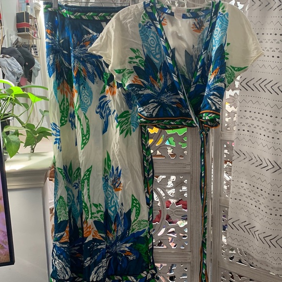 Multi colored Floral Print Crop Top and Skirt Set. - Picture 1 of 5
